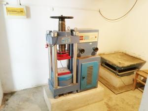 壓力機(jī)及振動(dòng)臺