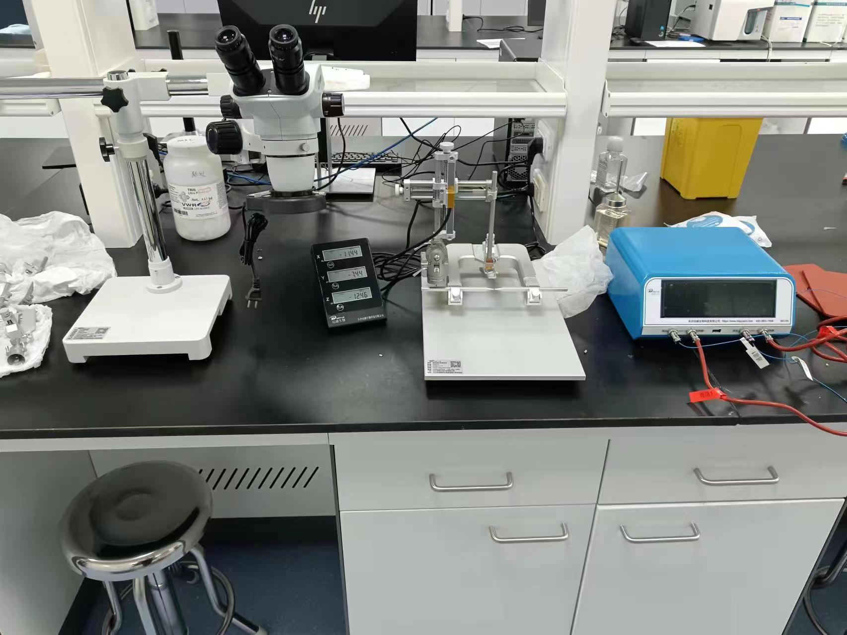 華西醫(yī)院-標準型數(shù)顯腦立體定位儀、雙通道體溫維持儀、體式顯微